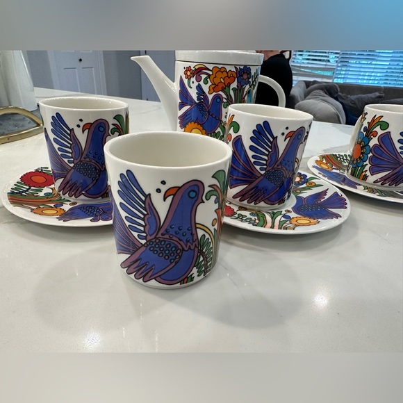 Villeroy and boch Acapulco set tea pot and 4 cups w saucer one saucer missing ! - Picture 2 of 5